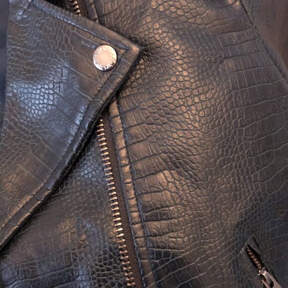 LEVI’S MOTO JACKET PYTHON SNAKESKIN FAUX-LEATHER BELTED HEM INDIGO BLUE M NWT - Picture 6 of 12